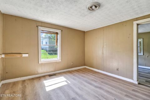 Tiny photo for 514 Russell Ave, Harriman, TN 37748 (MLS # 1317286)