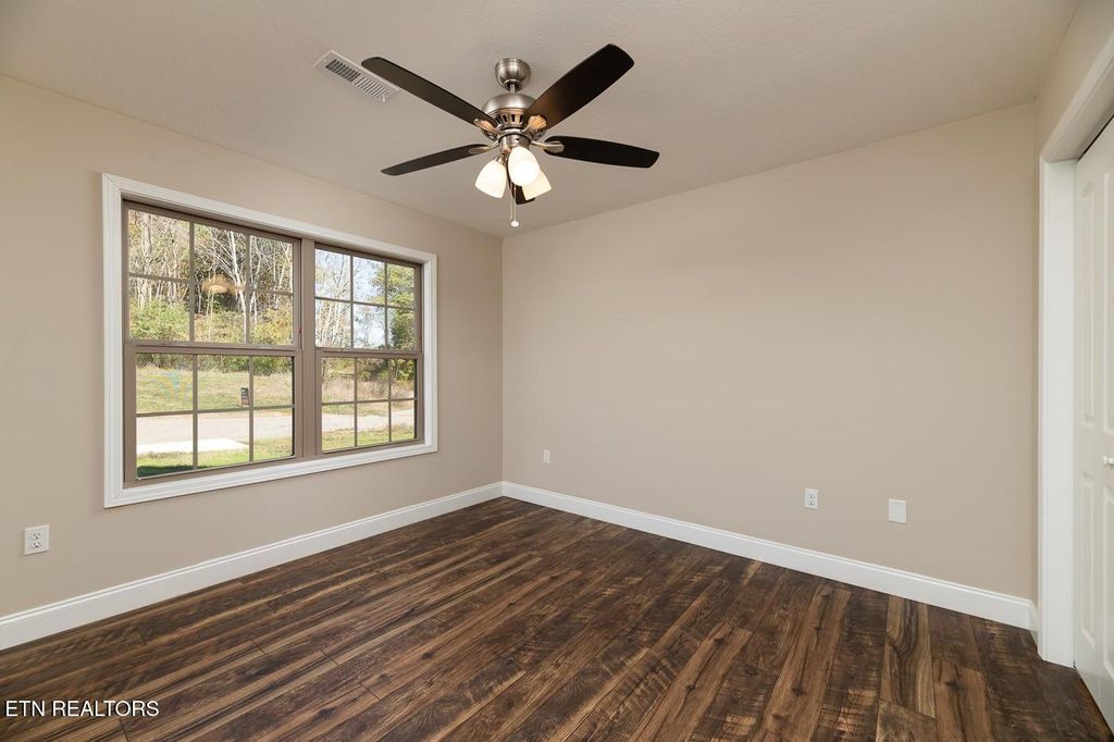 Photo of 150 Oak Place Circle, Madisonville, TN 37354 (MLS # 1319945)