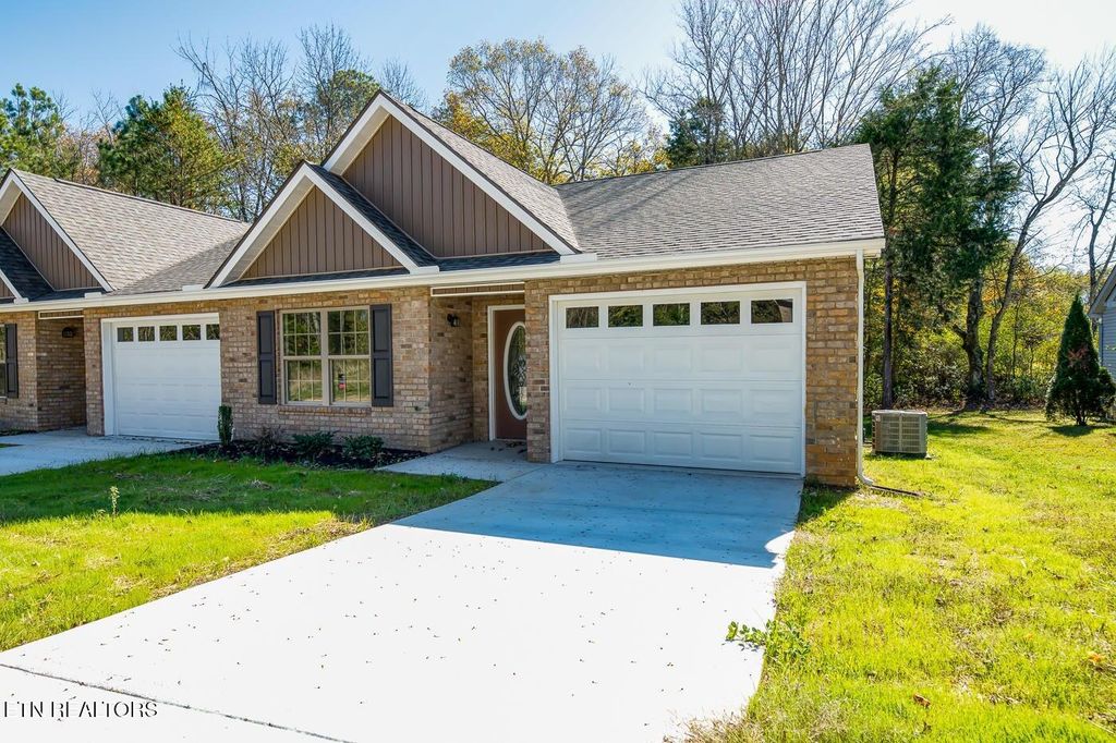 Photo of 150 Oak Place Circle, Madisonville, TN 37354 (MLS # 1319945)