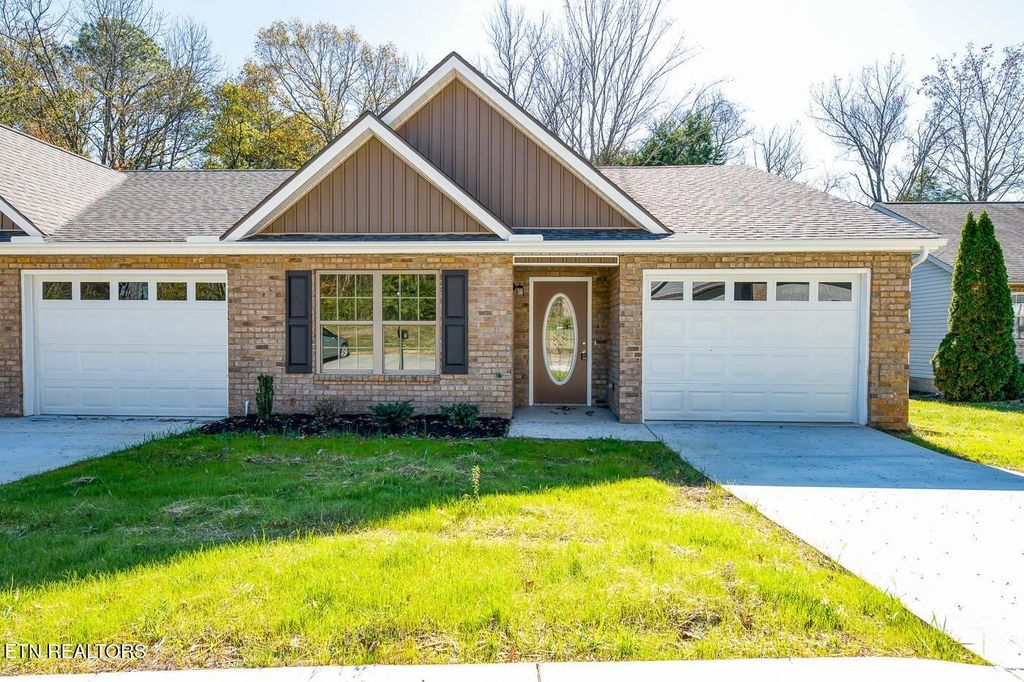 Photo of 150 Oak Place Circle, Madisonville, TN 37354 (MLS # 1319945)