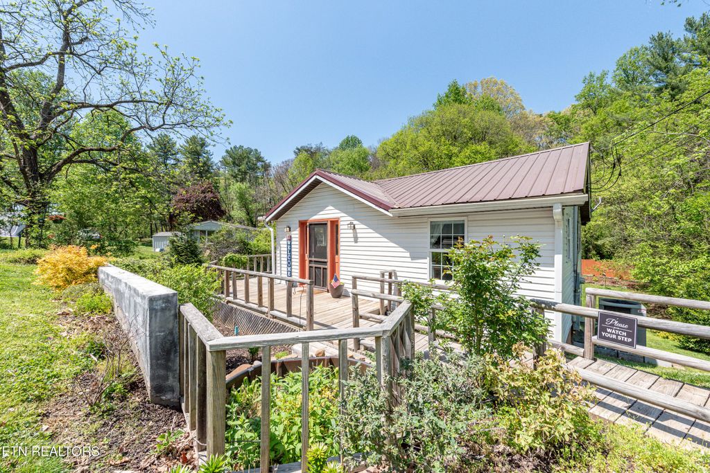 Photo of 607 Self Hollow Rd, Rockford, TN 37853 (MLS # 1259913)