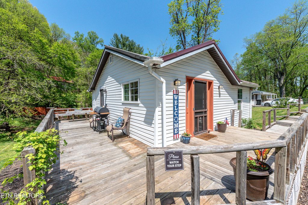 Photo of 607 Self Hollow Rd, Rockford, TN 37853 (MLS # 1259913)