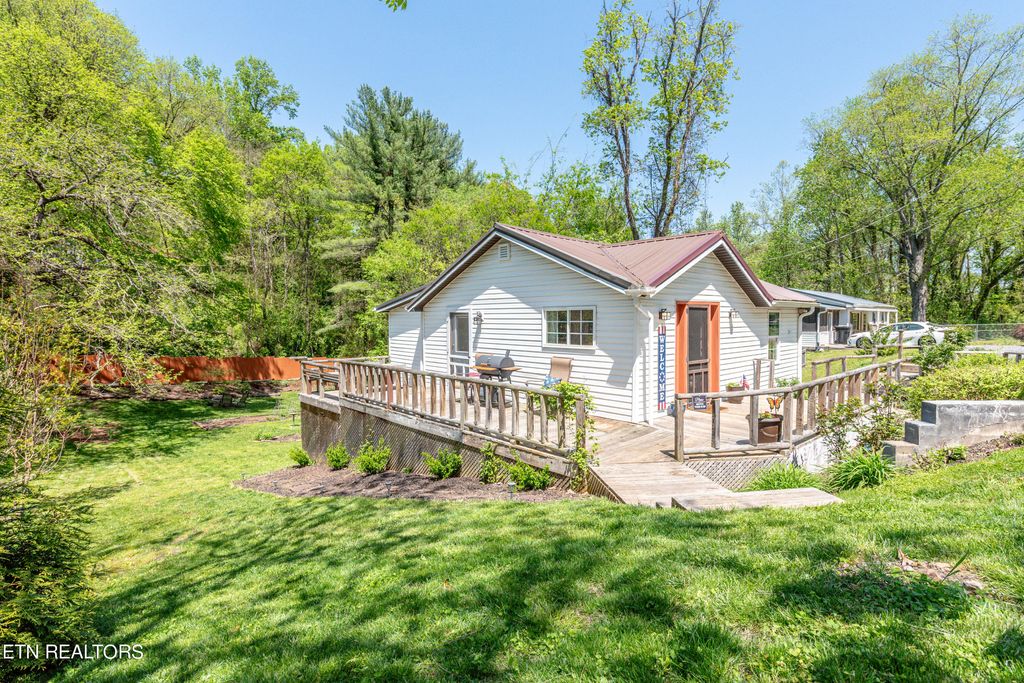 Photo of 607 Self Hollow Rd, Rockford, TN 37853 (MLS # 1259913)