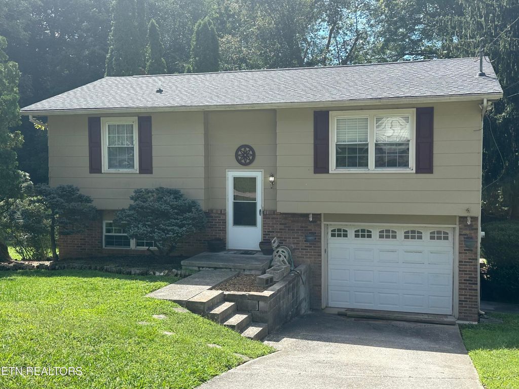 Photo of 629 Sleepy Hollow Rd, Oliver Springs, TN 37840 (MLS # 1313524)