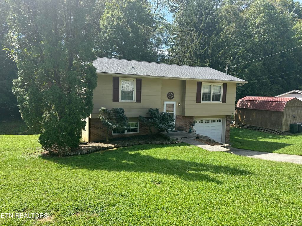 Photo of 629 Sleepy Hollow Rd, Oliver Springs, TN 37840 (MLS # 1313524)