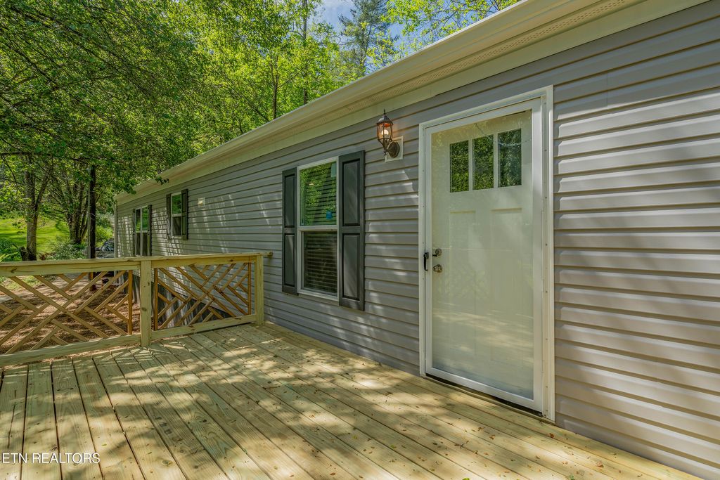 Photo of 136 Sugar Rd, Oliver Springs, TN 37840 (MLS # 1337230)