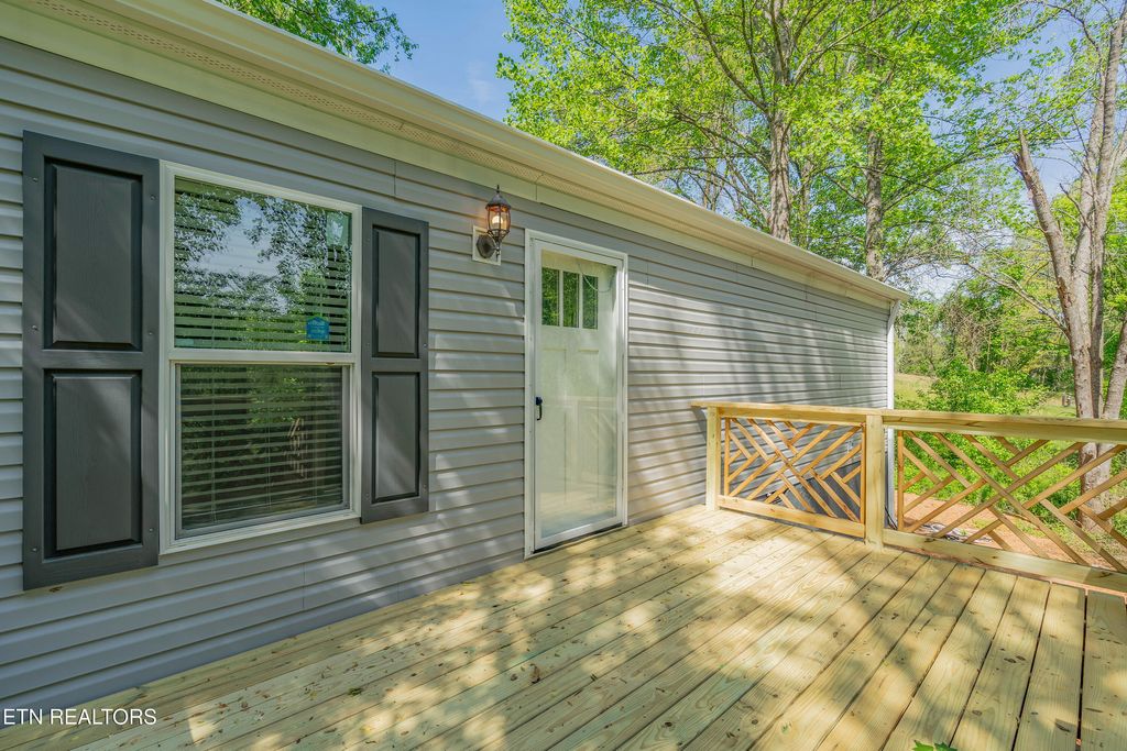 Photo of 136 Sugar Rd, Oliver Springs, TN 37840 (MLS # 1337230)