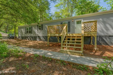 Photo of 136 Sugar Rd, Oliver Springs, TN 37840 (MLS # 1337230)