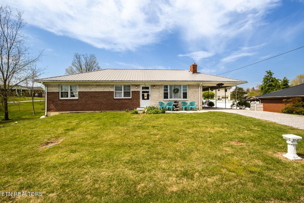 Photo of 206 Locust St, New Tazewell, TN 37825 (MLS # 1297372)