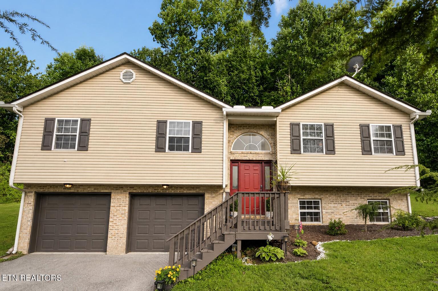 105 Cedar Circle