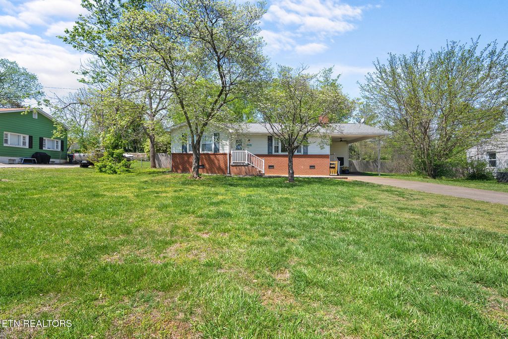 Photo of 1515 Charles Drive, Knoxville, TN 37918 (MLS # 1338923)