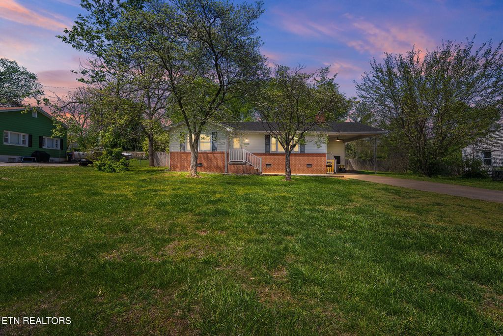Photo of 1515 Charles Drive, Knoxville, TN 37918 (MLS # 1338923)