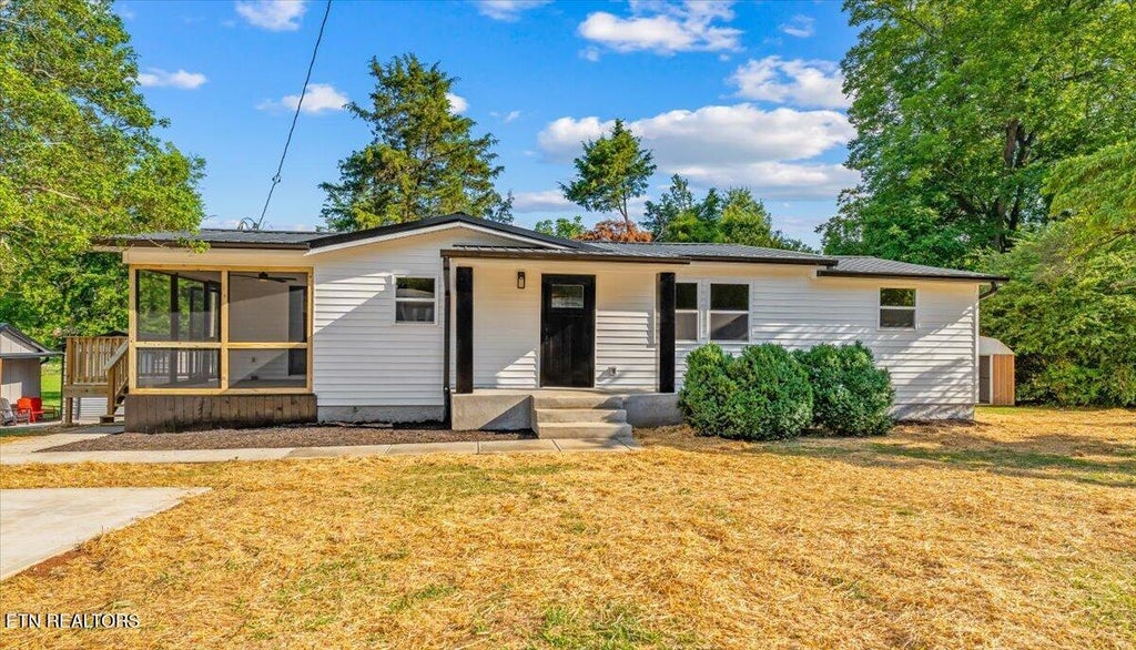 Photo of 1805 Chestnut St, Sweetwater, TN 37874 (MLS # 1344370)