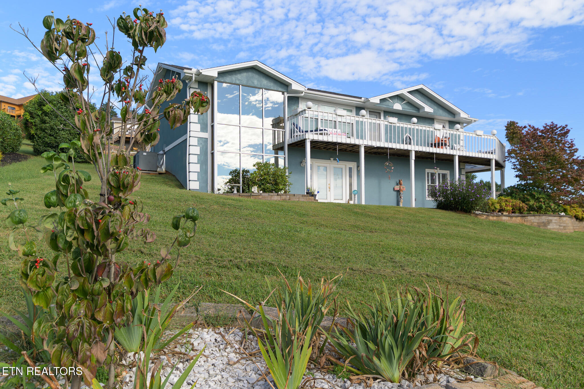 926 Hilltop Lane
