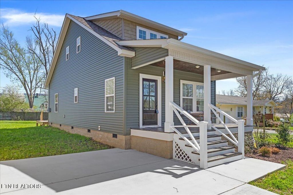 Photo of 911 Indiana Ave, Etowah, TN 37331 (MLS # 1333066)