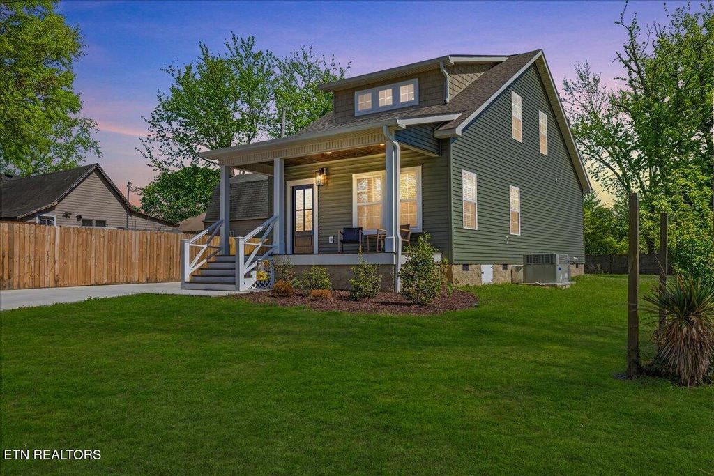 Photo of 911 Indiana Ave, Etowah, TN 37331 (MLS # 1333066)