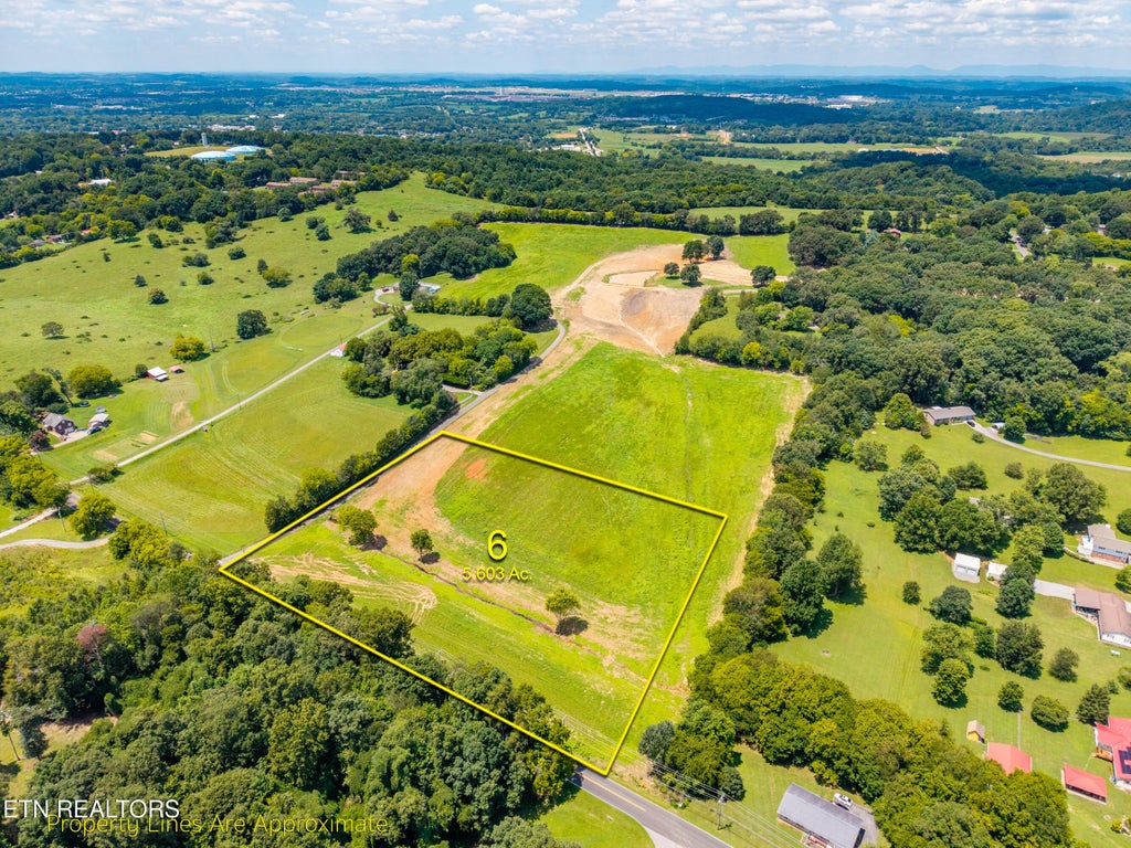 Photo of 6 Saratoga Drive, Maryville, TN 37804 (MLS # 1352106)
