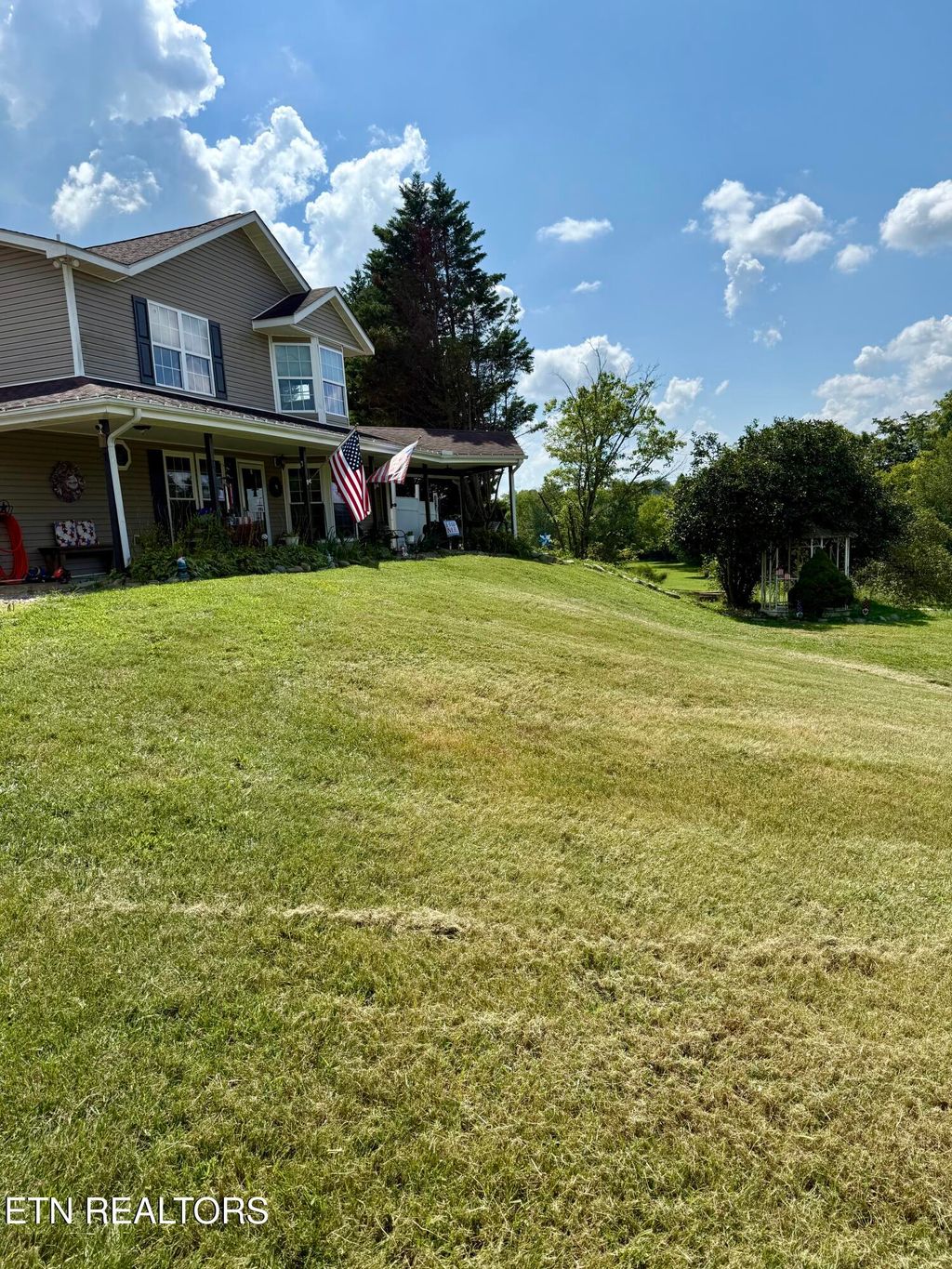 Photo of 865 Spring Creek Rd, Dandridge, TN 37725 (MLS # 1312776)