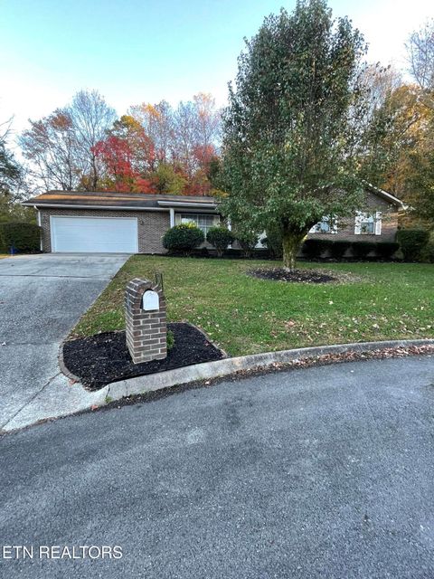 Photo of 109 Eastridge Drive, Oak Ridge, TN 37830 (MLS # 1320824)