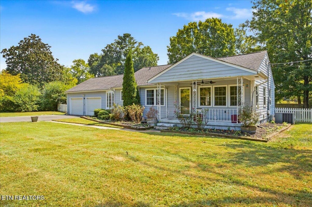 Photo of 2120 Sandra Drive, Knoxville, TN 37918 (MLS # 1355989)