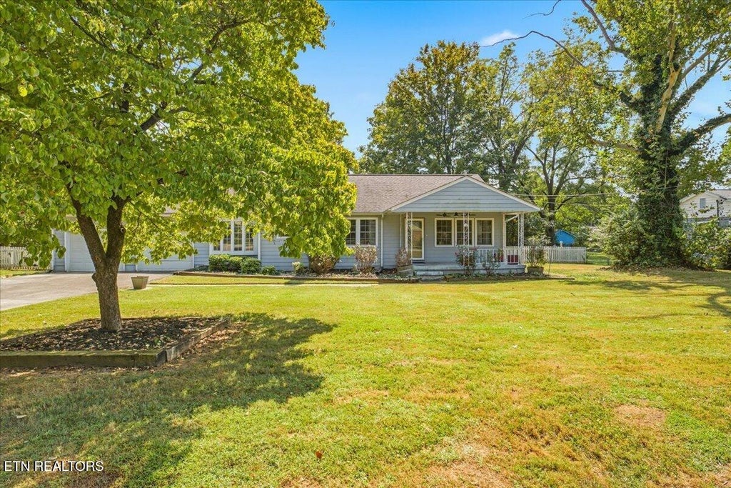 Photo of 2120 Sandra Drive, Knoxville, TN 37918 (MLS # 1355989)
