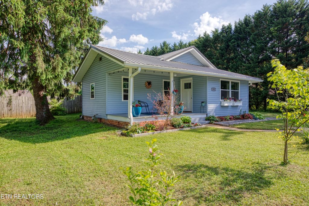 Photo of 311 Russell Rd, Rockford, TN 37853 (MLS # 1262539)