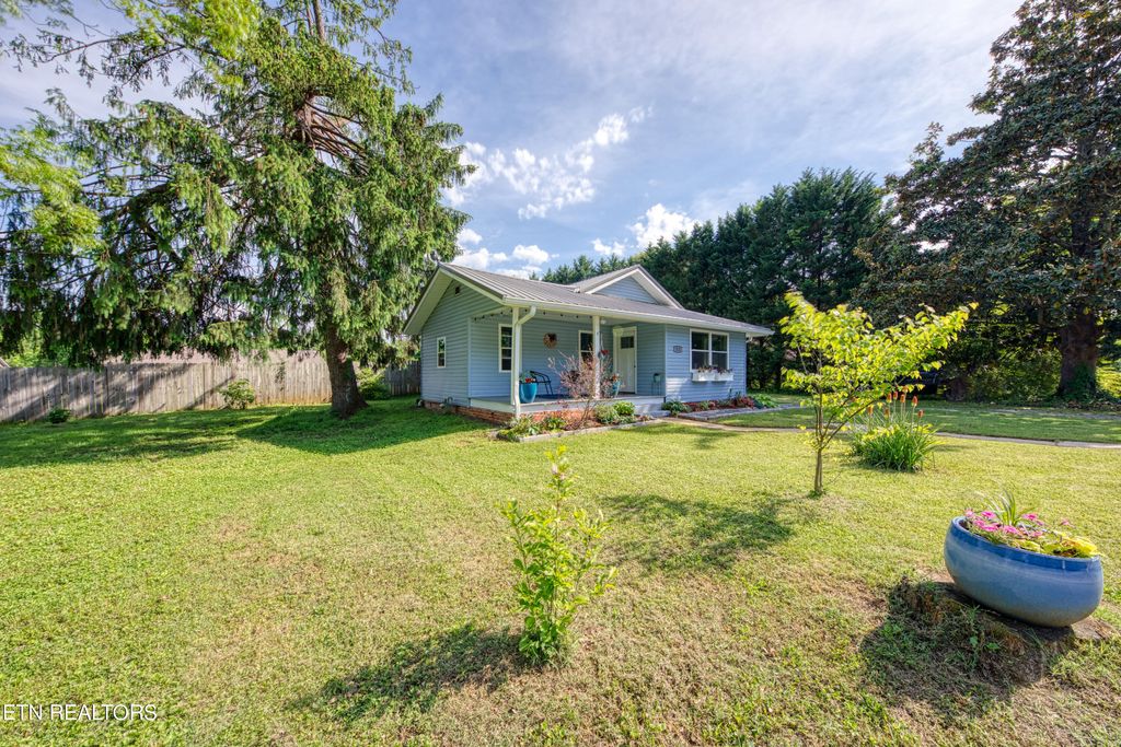 Photo of 311 Russell Rd, Rockford, TN 37853 (MLS # 1262539)