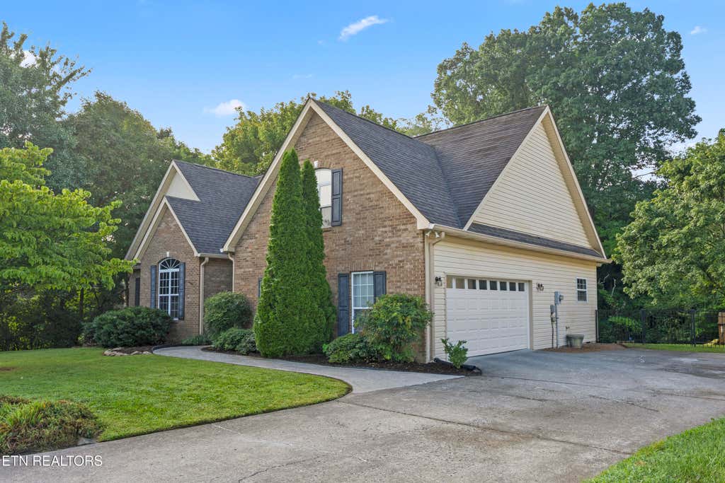 Photo of 670 Whitesburg Drive, Knoxville, TN 37918 (MLS # 1350888)