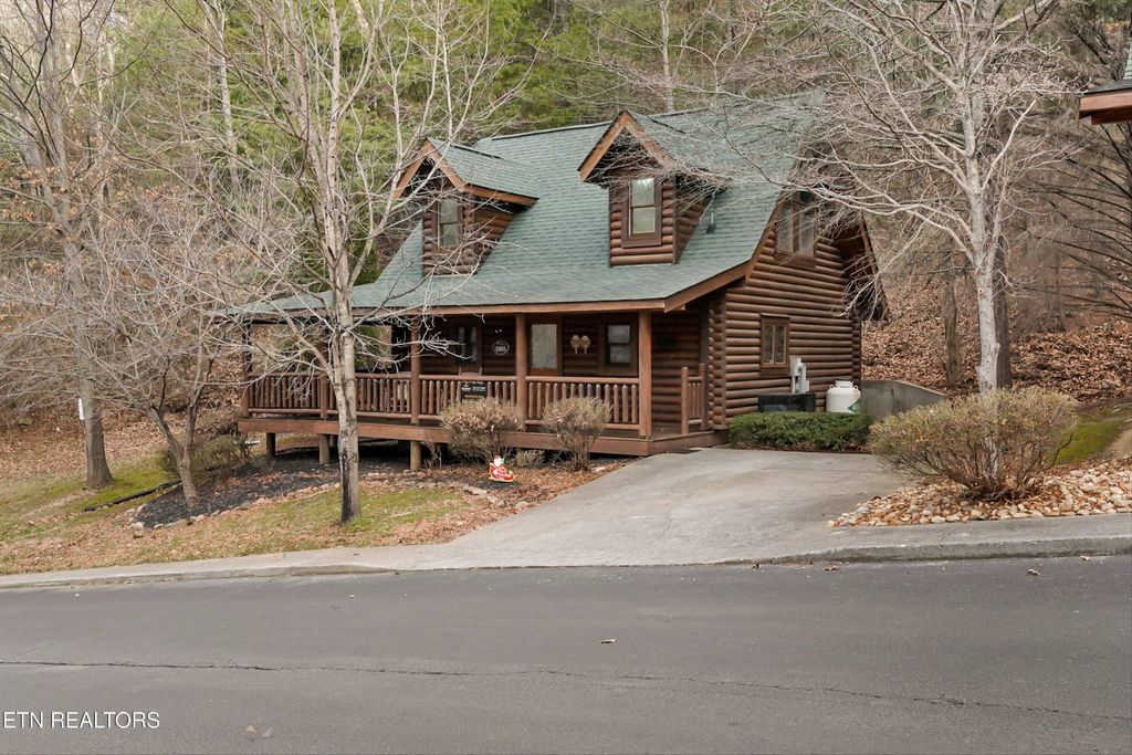 Photo of 3205 Smoky Ridge Way, Sevierville, TN 37862 (MLS # 1330690)