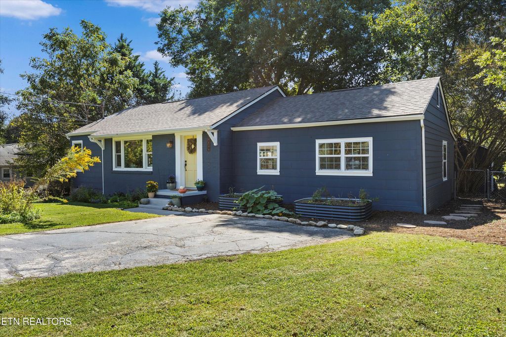 Photo of 5911 Chalmers Drive, Knoxville, TN 37920 (MLS # 1317275)