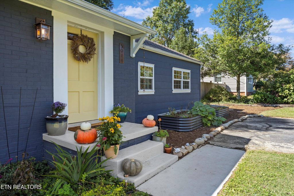 Photo of 5911 Chalmers Drive, Knoxville, TN 37920 (MLS # 1317275)