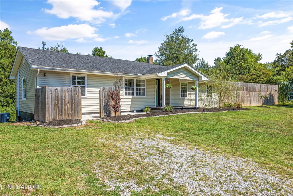 Photo of 3166 W Wolf Valley Rd, Clinton, TN 37716 (MLS # 1312678)