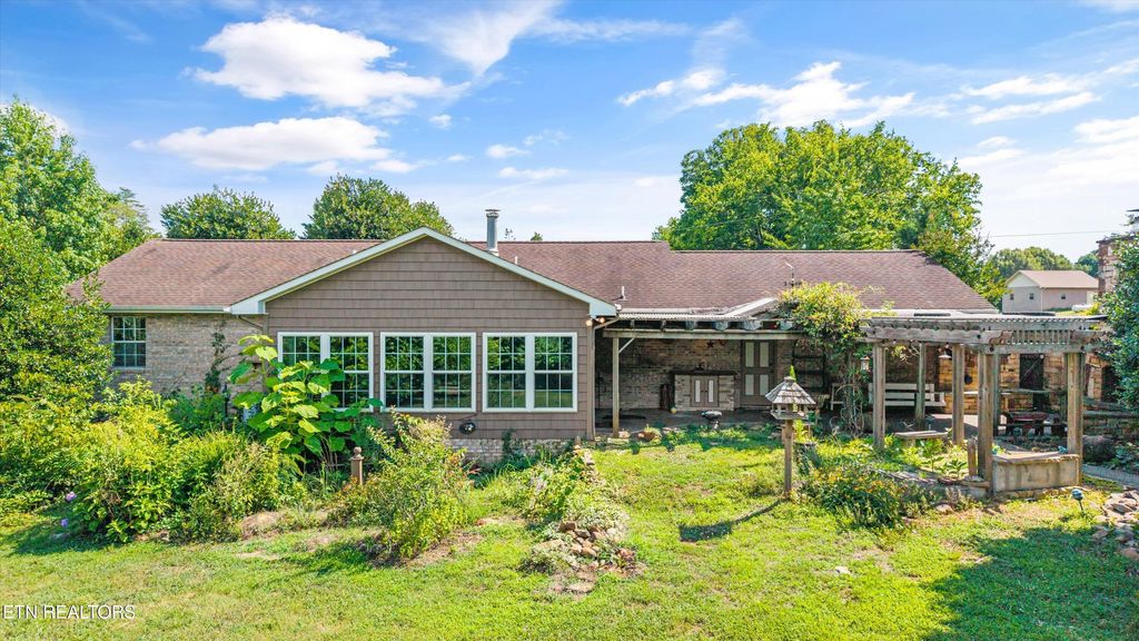 Photo of 1008 Parkbrook Drive, Friendsville, TN 37737 (MLS # 1308224)