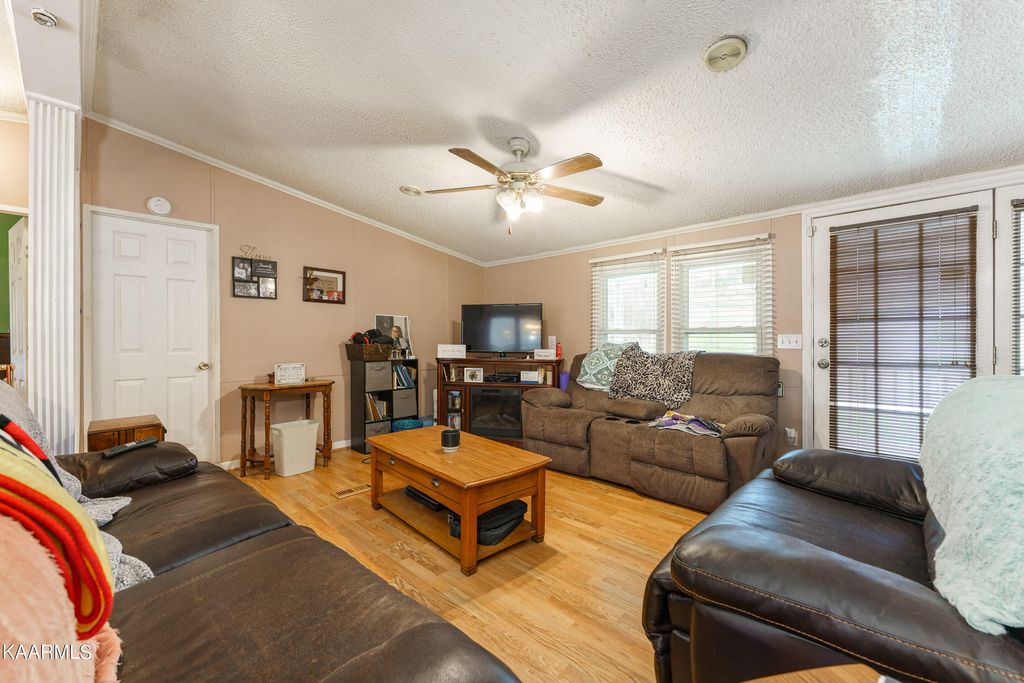 Photo of 318 E Spring St, Oliver Springs, TN 37840 (MLS # 1220238)