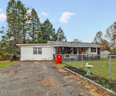 Photo of 111 Raymond Bingham Rd, Oakdale, TN 37829 (MLS # 1355757)