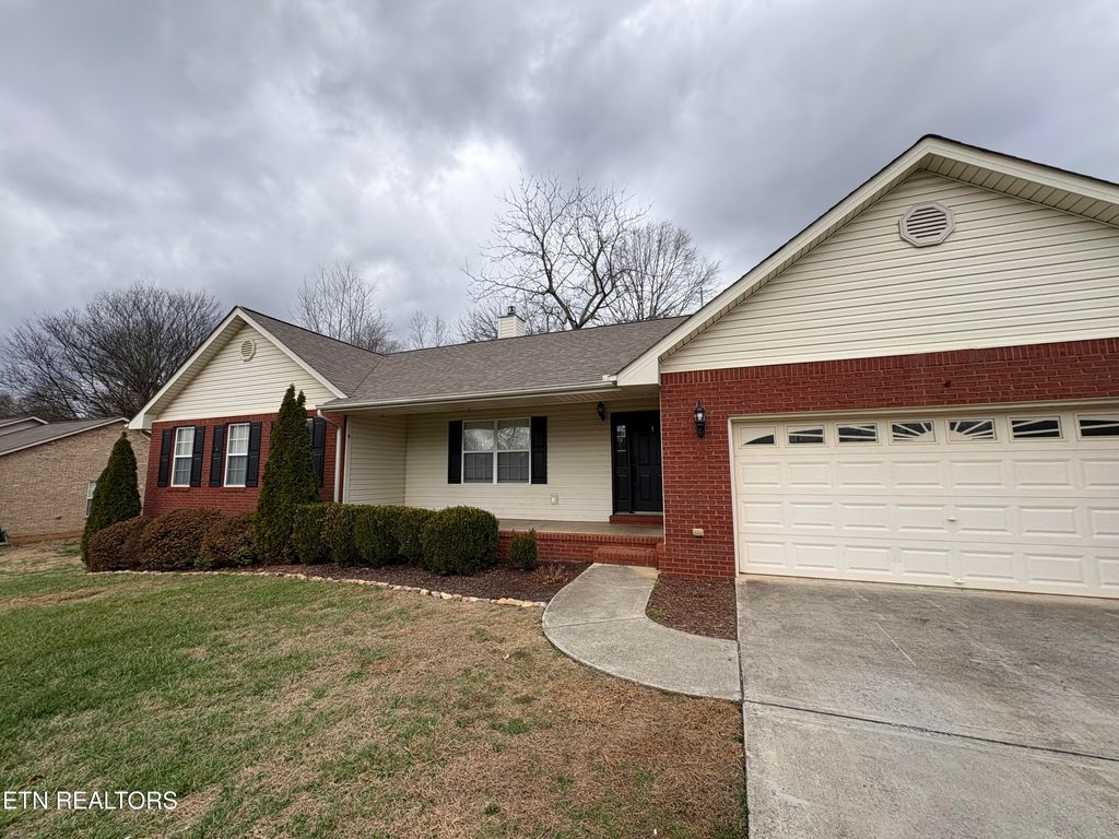 Photo of 130 Hillsborough Lane, Lenoir City, TN 37772 (MLS # 1325019)