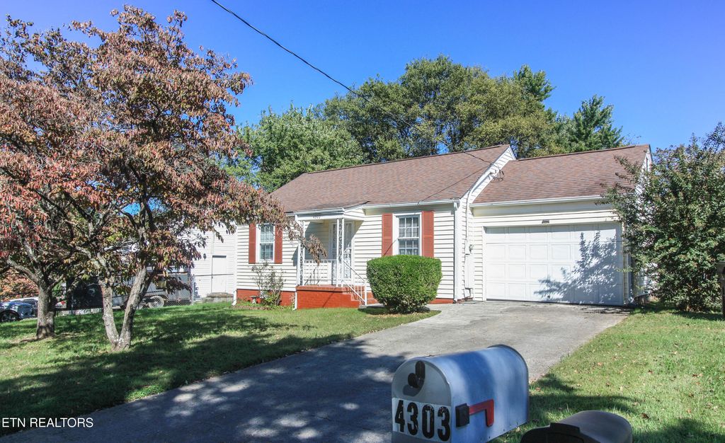 Photo of 4302 Hayes Rd, Knoxville, TN 37912 (MLS # 1318450)