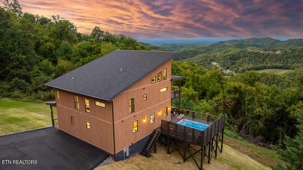 Photo of 2415 Majestic View Way, Sevierville, TN 37862 (MLS # 1317449)