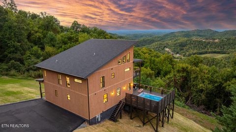 Photo of 2415 Majestic View Way, Sevierville, TN 37862 (MLS # 1317449)