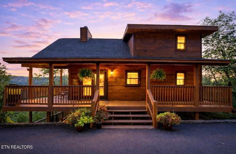 Photo of 2644 Raccoon Hollow Way, Sevierville, TN 37862 (MLS # 1328967)