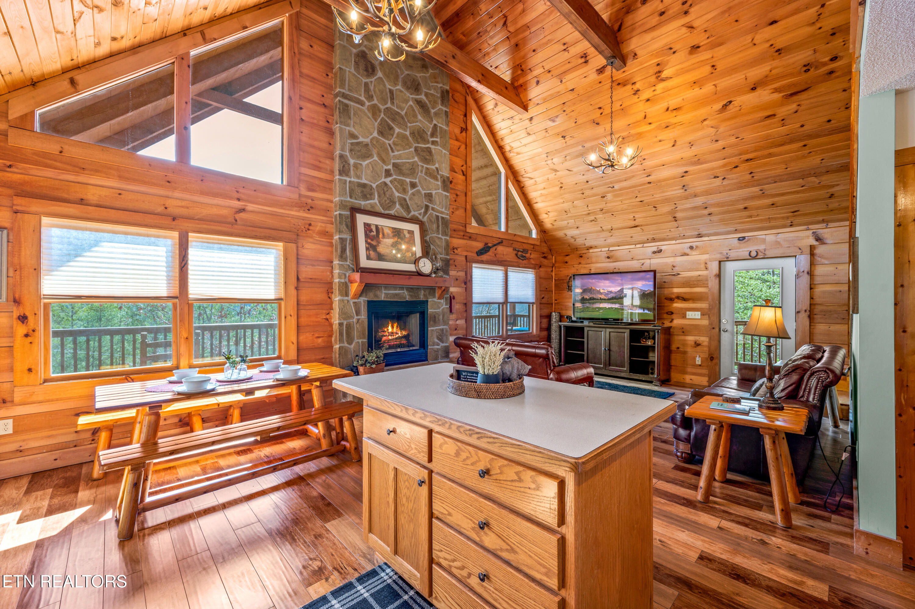 2644 Raccoon Hollow Way