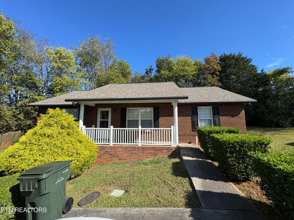 Photo of 932 Mountain Berry Drive, Sevierville, TN 37862 (MLS # 1317065)