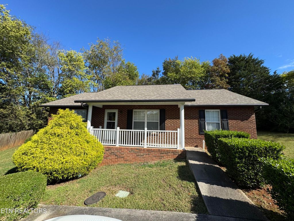 Photo of 932 Mountain Berry Drive, Sevierville, TN 37862 (MLS # 1317065)