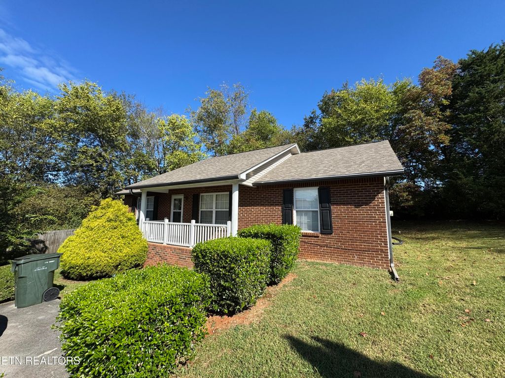 Photo of 932 Mountain Berry Drive, Sevierville, TN 37862 (MLS # 1317065)