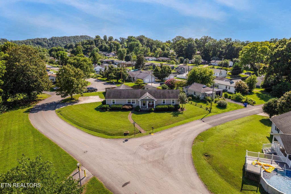 Photo of 300 Riverside Drive, Clinton, TN 37716 (MLS # 1308963)