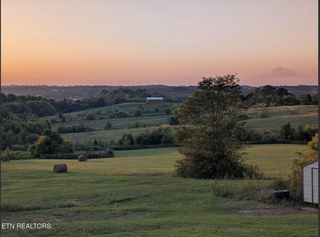 Photo of 2131 Hiwassee Rd, Sweetwater, TN 37874 (MLS # 1333669)