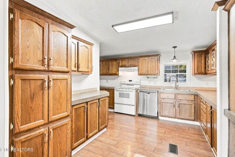 Tiny photo for 2605 Lee Hwy, Athens, TN 37303 (MLS # 1359808)