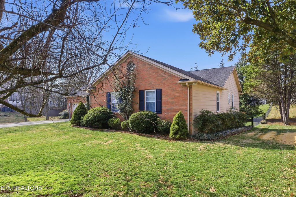 Photo of 721 Kimbee Rd, Knoxville, TN 37923 (MLS # 1329860)