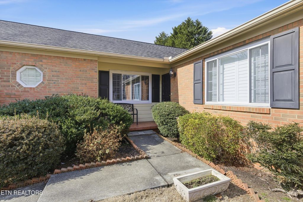 Photo of 721 Kimbee Rd, Knoxville, TN 37923 (MLS # 1329860)