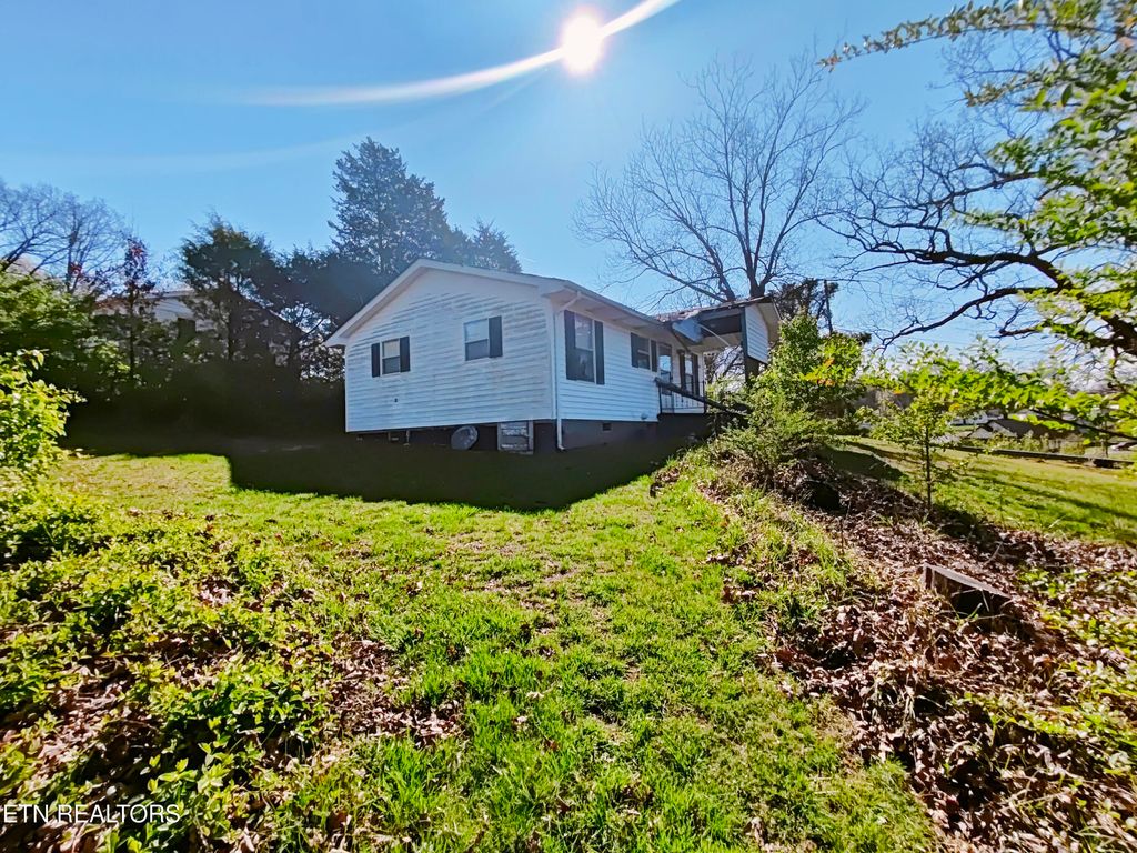 Photo of 647 W Lamar Alexander Pkwy, Maryville, TN 37801 (MLS # 1334804)